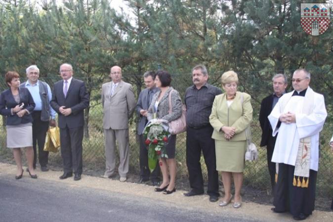 : W uroczystości wzięli udział przedstawiciele samorządu, wykonawcy i mieszkańcy Wysokiej Lelowskiej i Przybynowa. 